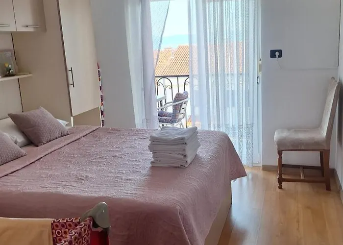 Ema 2, Apartament *